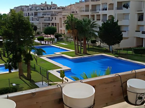 Lovely 2 bedroom, 2 bathroom apartment with pool